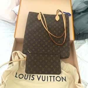 Louis Vuitton Carry It purse brand new never used